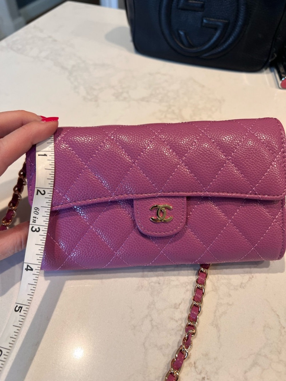 Gorgeous small, mauve, quilted crossbody with gold hardware 🌸 - Picture 9 of 12
